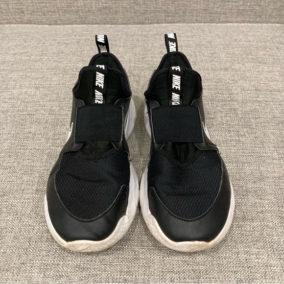 Nike Black and White Slip-On Sneakers 7Y - Picture 2 of 4